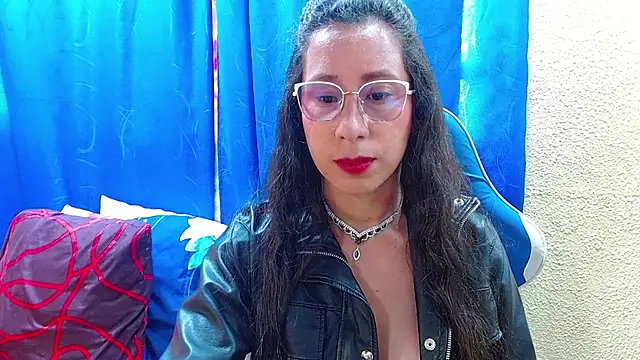 Snapshot of Gia_leinn chatting on July 15, 3:06 pm Gia leinn online show from July 15, 3:06 pm