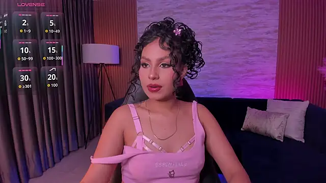 hannah thomson  online show from October 24, 3:14 am