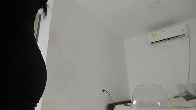 Snapshot of flor_herrera01 chatting on March 15, 4:35 am flor herrera01 online show from March 15, 4:35 am