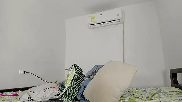 Snapshot of flor_herrera01 chatting on March 22, 8:51 am flor herrera01 online show from March 22, 8:51 am