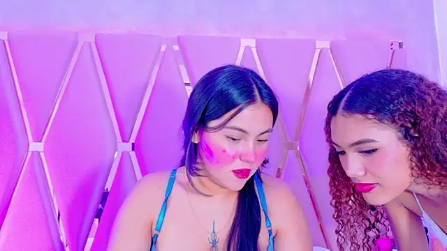 Snapshot of Emily_Black1 chatting on May 22, 11:54 pm Emily Black1 online show from May 22, 11:54 pm