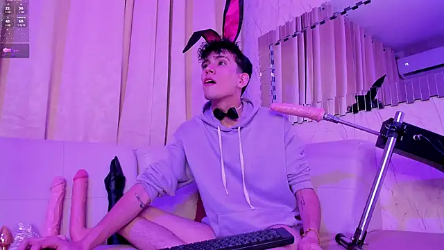 ValentinoMoreti online show from March 10, 5:11 am