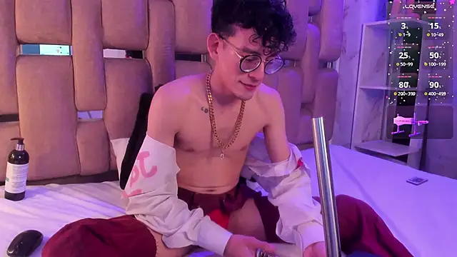 ValentinoMoreti online show from March 14, 5:05 am