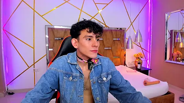 ValentinoMoreti online show from March 18, 5:09 am