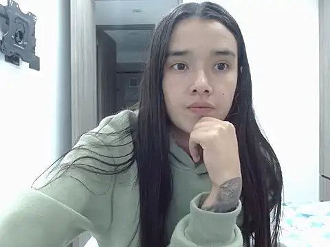 Snapshot of _luna_777 chatting on April 2, 3:04 am luna 777 online show from April 2, 3:04 am