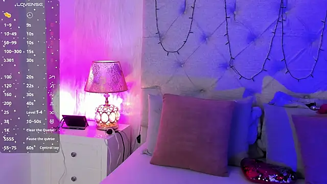 Snapshot of goth_tasha chatting on December 3, 7:34 pm goth tasha online show from December 3, 7:34 pm