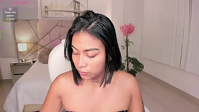 Snapshot of Ivyy_Moon_ chatting on December 16, 1:21 am Ivyy Moon online show from December 16, 1:21 am