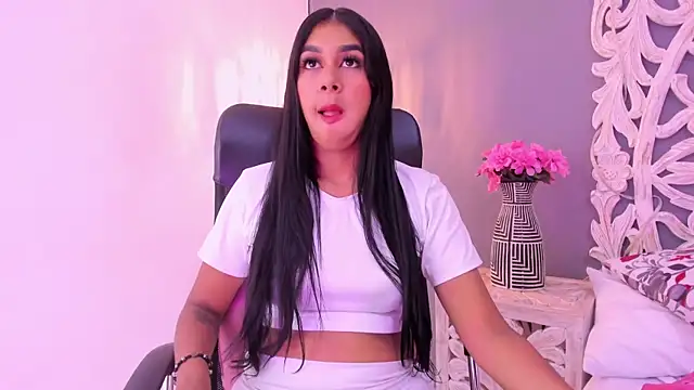 AnnieGibbyns online show from July 9, 8:24 pm