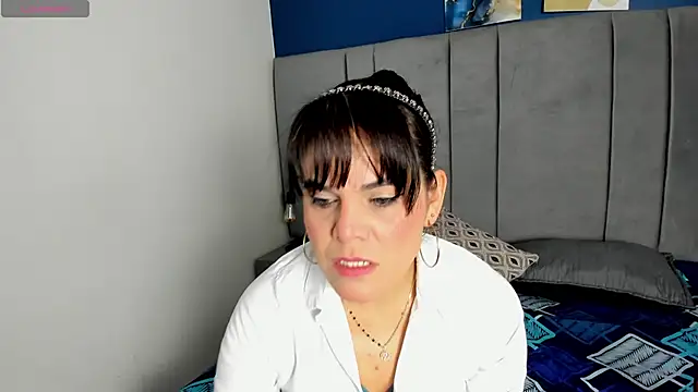 laura hotties online show from December 15, 1:48 pm