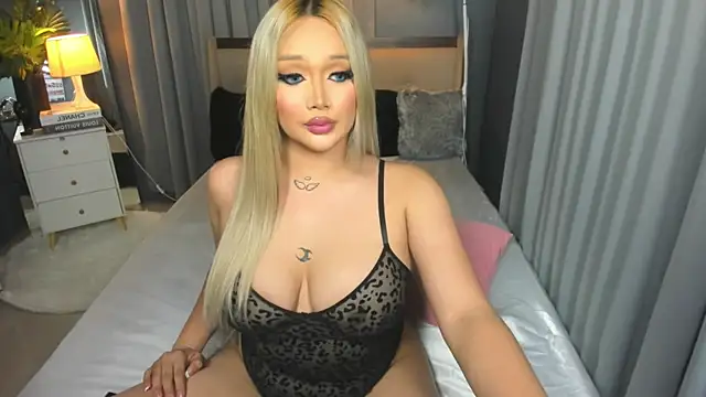 KylieSonique online show from March 8, 1:39 am