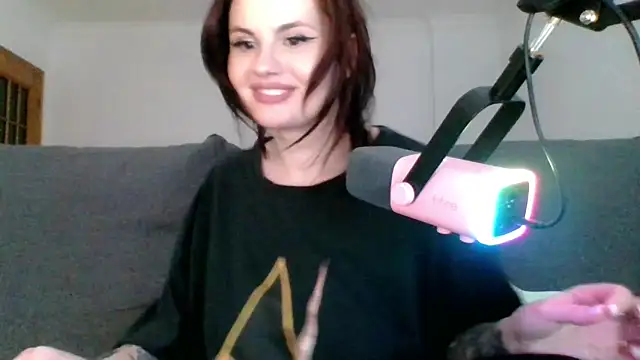 Della Ideal online show from March 5, 8:42 pm