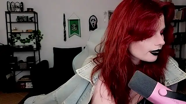 Snapshot of Della_Ideal chatting on May 9, 5:51 pm Della Ideal online show from May 9, 5:51 pm