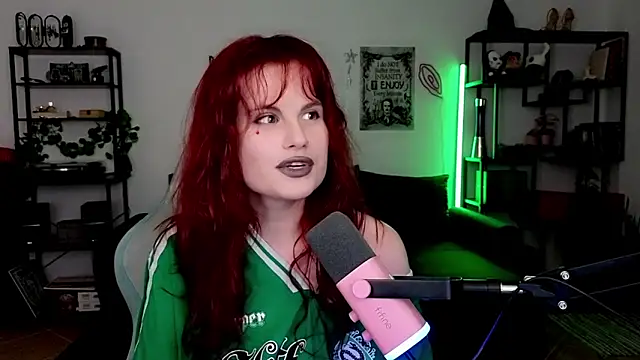 Snapshot of Della_Ideal chatting on May 26, 6:37 pm Della Ideal online show from May 26, 6:37 pm