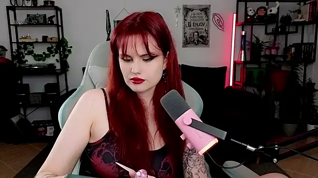Snapshot of Della_Ideal chatting on June 8, 5:57 pm Della Ideal online show from June 8, 5:57 pm