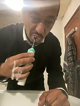 rogerdik76 online show from January 14, 6:30 am