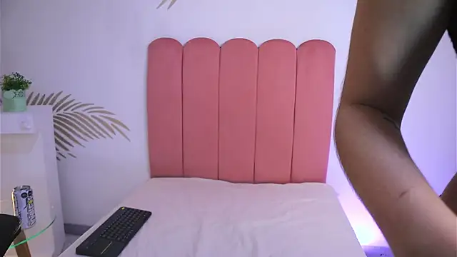 DaphneGlas online show from February 27, 8:31 pm