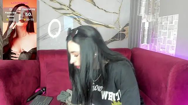 Bella williamss  online show from December 4, 7:44 pm