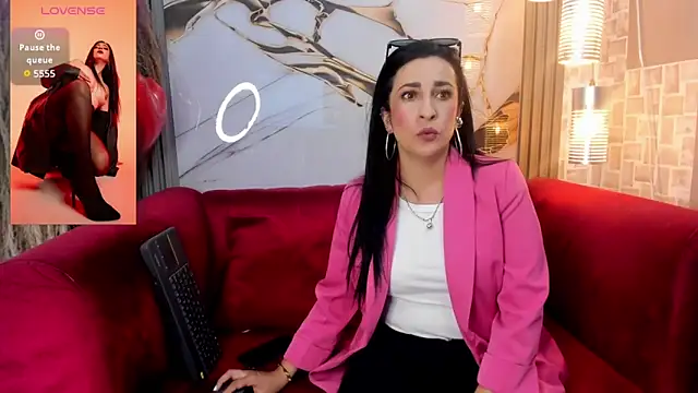 Bella williamss  online show from February 10, 7:40 pm