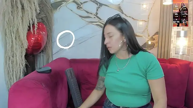 Snapshot of Bella_williamss_ chatting on May 27, 8:17 pm Bella williamss online show from May 27, 8:17 pm