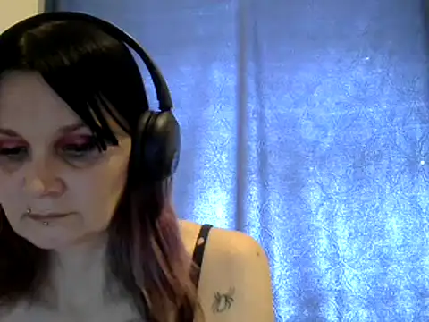 Hotmodel1984 online show from May 10, 5:29 pm