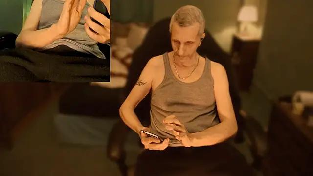 Snapshot of maxdaddy690 chatting on December 27, 8:18 pm maxdaddy690 online show from December 27, 8:18 pm