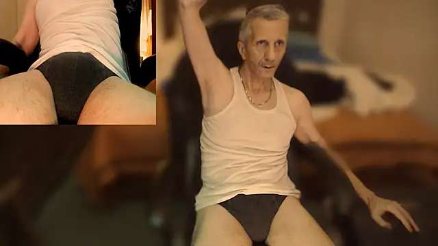 Snapshot of maxdaddy690 chatting on January 3, 9:26 pm maxdaddy690 online show from January 3, 9:26 pm