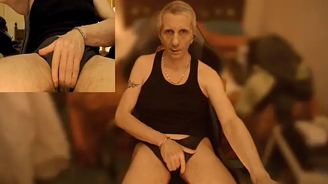 Snapshot of maxdaddy690 chatting on January 18, 11:22 pm maxdaddy690 online show from January 18, 11:22 pm