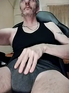 Snapshot of maxdaddy690 chatting on March 15, 12:04 am maxdaddy690 online show from March 15, 12:04 am