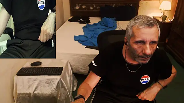 Snapshot of maxdaddy690 chatting on September 16, 8:54 pm maxdaddy690 online show from September 16, 8:54 pm