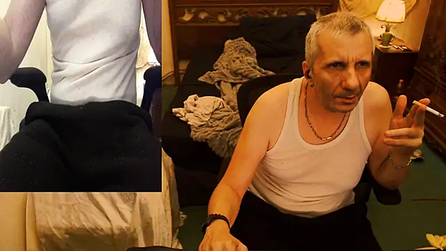 Snapshot of maxdaddy690 chatting on October 8, 10:18 pm maxdaddy690 online show from October 8, 10:18 pm