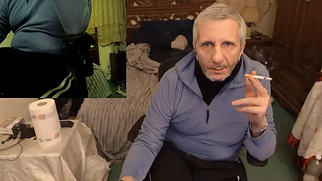 Snapshot of maxdaddy690 chatting on November 29, 10:57 pm maxdaddy690 online show from November 29, 10:57 pm