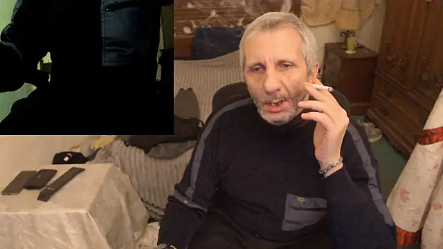 Snapshot of maxdaddy690 chatting on December 3, 9:46 pm maxdaddy690 online show from December 3, 9:46 pm