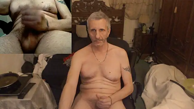 Snapshot of maxdaddy690 chatting on March 9, 10:03 pm maxdaddy690 online show from March 9, 10:03 pm