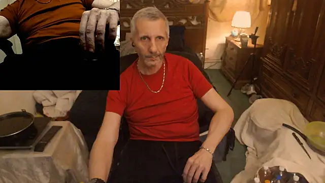 Snapshot of maxdaddy690 chatting on March 11, 12:05 am maxdaddy690 online show from March 11, 12:05 am