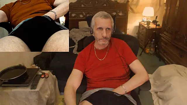 Snapshot of maxdaddy690 chatting on March 20, 11:53 pm maxdaddy690 online show from March 20, 11:53 pm