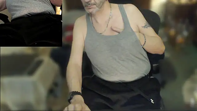 maxdaddy690 online show from April 28, 9:31 pm