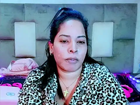 Snapshot of indiantopaz694u chatting on June 25, 6:07 am indiantopaz694u online show from June 25, 6:07 am