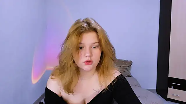 LaseyMoon online show from November 30, 1:31 am