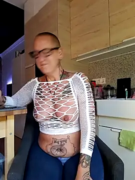 Emma Milf25 online show from March 17, 7:13 am