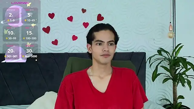 Snapshot of Maximoherrera_16 chatting on April 17, 1:47 pm Maximoherrera 16 online show from April 17, 1:47 pm