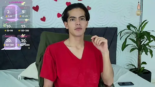 Snapshot of Maximoherrera_16 chatting on April 18, 9:48 pm Maximoherrera 16 online show from April 18, 9:48 pm