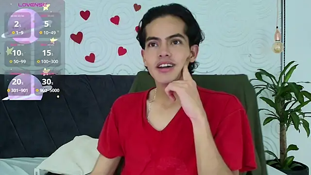 Snapshot of Maximoherrera_16 chatting on April 22, 7:15 pm Maximoherrera 16 online show from April 22, 7:15 pm