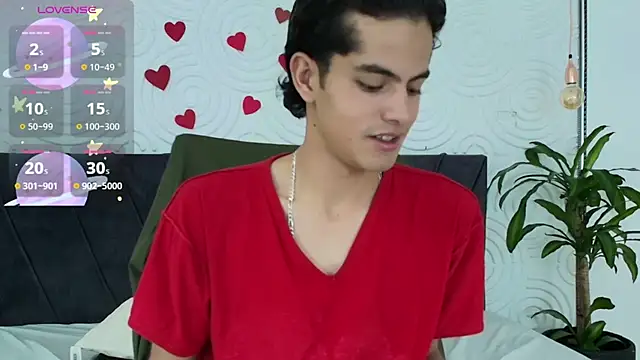 Snapshot of Maximoherrera_16 chatting on April 28, 12:54 pm Maximoherrera 16 online show from April 28, 12:54 pm