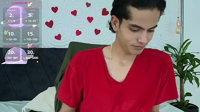 Snapshot of Maximoherrera_16 chatting on May 1, 12:43 pm Maximoherrera 16 online show from May 1, 12:43 pm