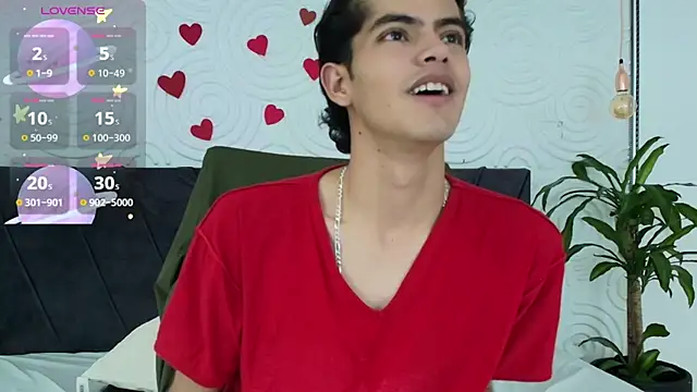 Snapshot of Maximoherrera_16 chatting on May 4, 1:07 pm Maximoherrera 16 online show from May 4, 1:07 pm