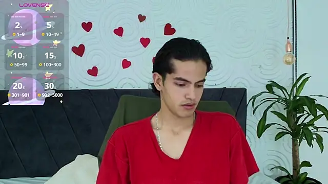 Snapshot of Maximoherrera_16 chatting on May 6, 12:21 pm Maximoherrera 16 online show from May 6, 12:21 pm