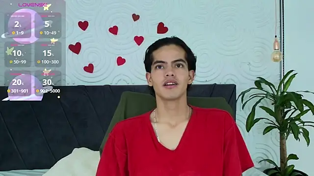 Snapshot of Maximoherrera_16 chatting on May 7, 1:05 pm Maximoherrera 16 online show from May 7, 1:05 pm
