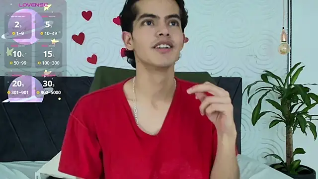 Snapshot of Maximoherrera_16 chatting on May 20, 12:44 pm Maximoherrera 16 online show from May 20, 12:44 pm