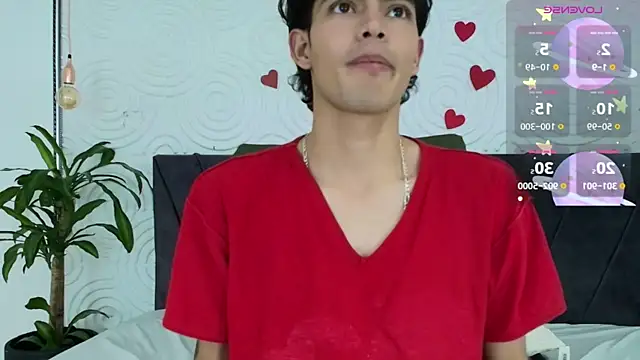 Snapshot of Maximoherrera_16 chatting on May 28, 12:46 pm Maximoherrera 16 online show from May 28, 12:46 pm
