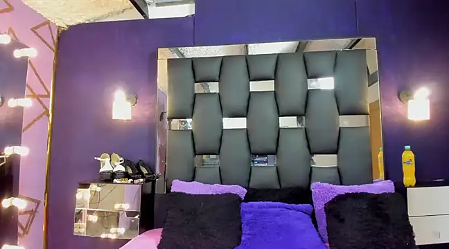 Snapshot of EMYCLARK01 chatting on March 7, 7:05 pm EMYCLARK01 online show from March 7, 7:05 pm